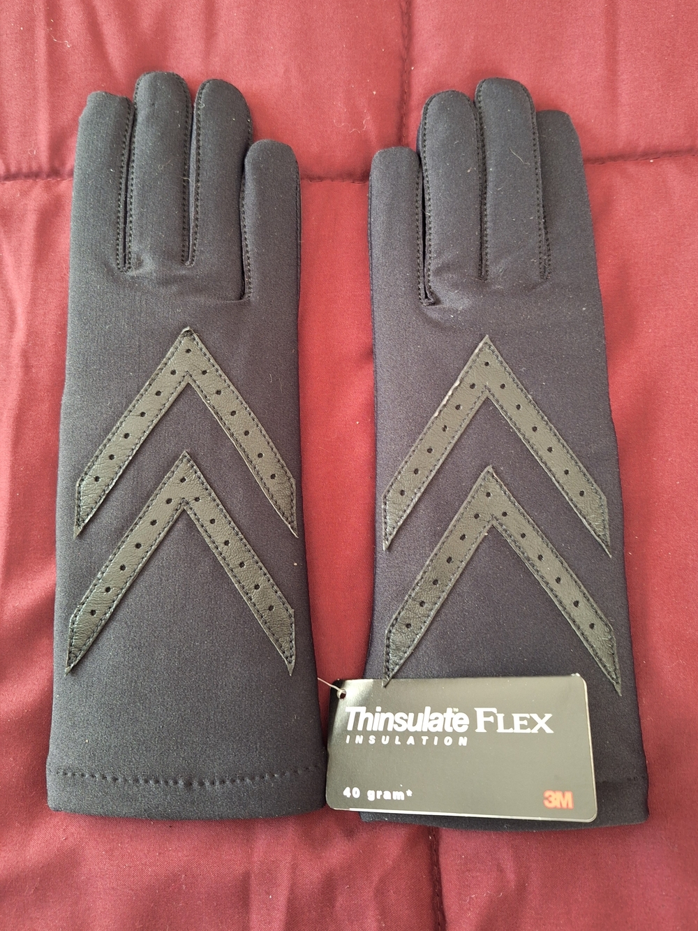 isotoner Women's Driving Gloves in Black - Picture 2 of 3